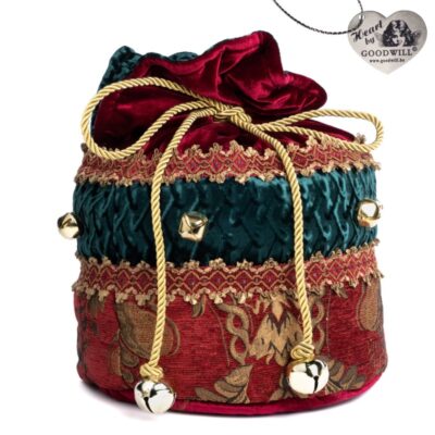 FABR.BROC.GIFT BAG W/BELLS TT BURG/GRN 30CM (C-20001)